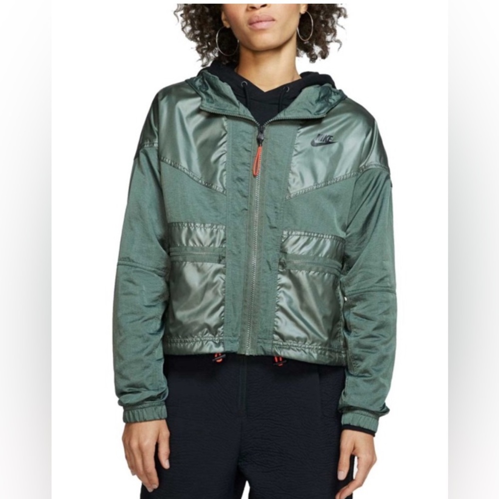 Nike Windrunner army green cargo hooded jacket Size Medium